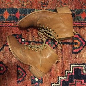 Frye Carson lace up boot